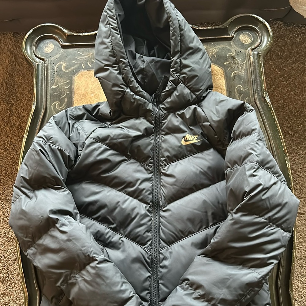 Nike puffer jacket youth large
